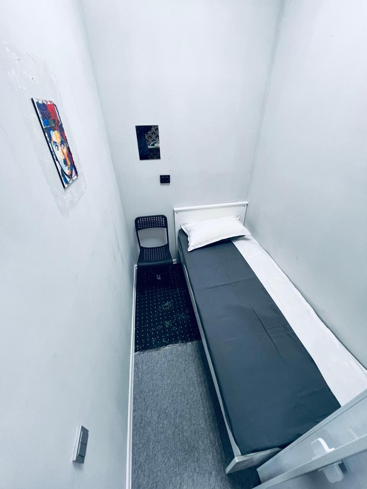 Center Capsule Hotel الماتي المظهر الخارجي الصورة